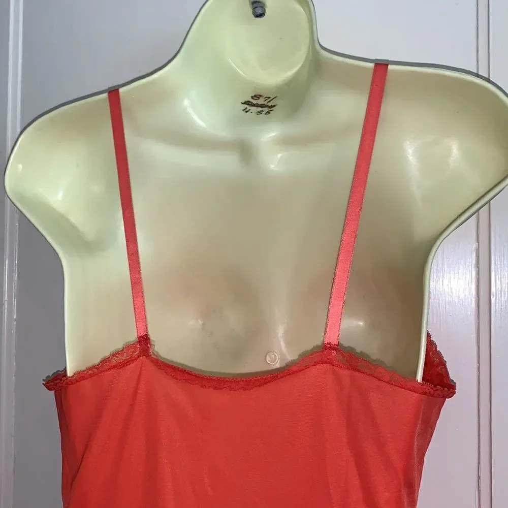 Vintage red nylon full slip with lace bodice - Picture 8 of 9